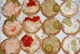 Canapés de pimientos y aceitunas